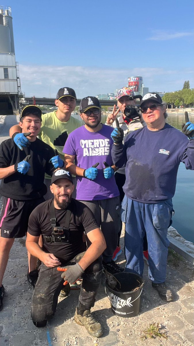 ludovicf_off's tweet photo. Hier c’était mon 24 h de pêche à l’aimant 2 ème Édition dans le 15 ème 
Nous avons remonté 3 T de ferrailles 
#pecheàlaimant 
La première photo ç est des parcmètres https://t.co/ou1LcwKFax