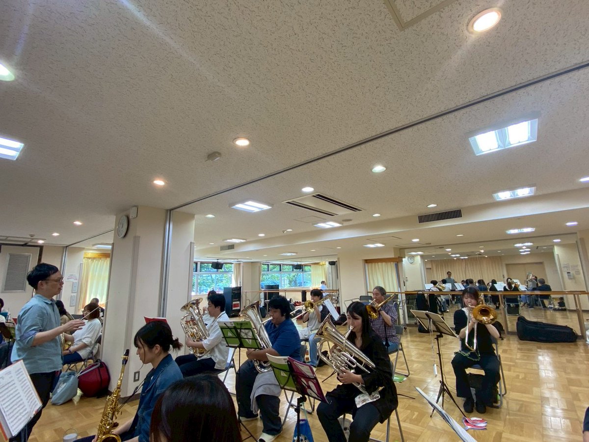 tocwo's tweet photo. 宣伝係です- ̗̀📢
5月2日(土)の全体練習は、
全曲通して、永見先生にご指導いただきました！

演奏後は、振り返って細かいところを詰めました✨
全体練習も残す所、後2回！
いい演奏をお届けできるよう、完成度を高めていきます😊

#とだ市民吹奏楽団 #tocwo
#吹奏楽 #吹奏楽団
#埼玉県戸田市 #戸田 https://t.co/Z0Y1ZonGZT