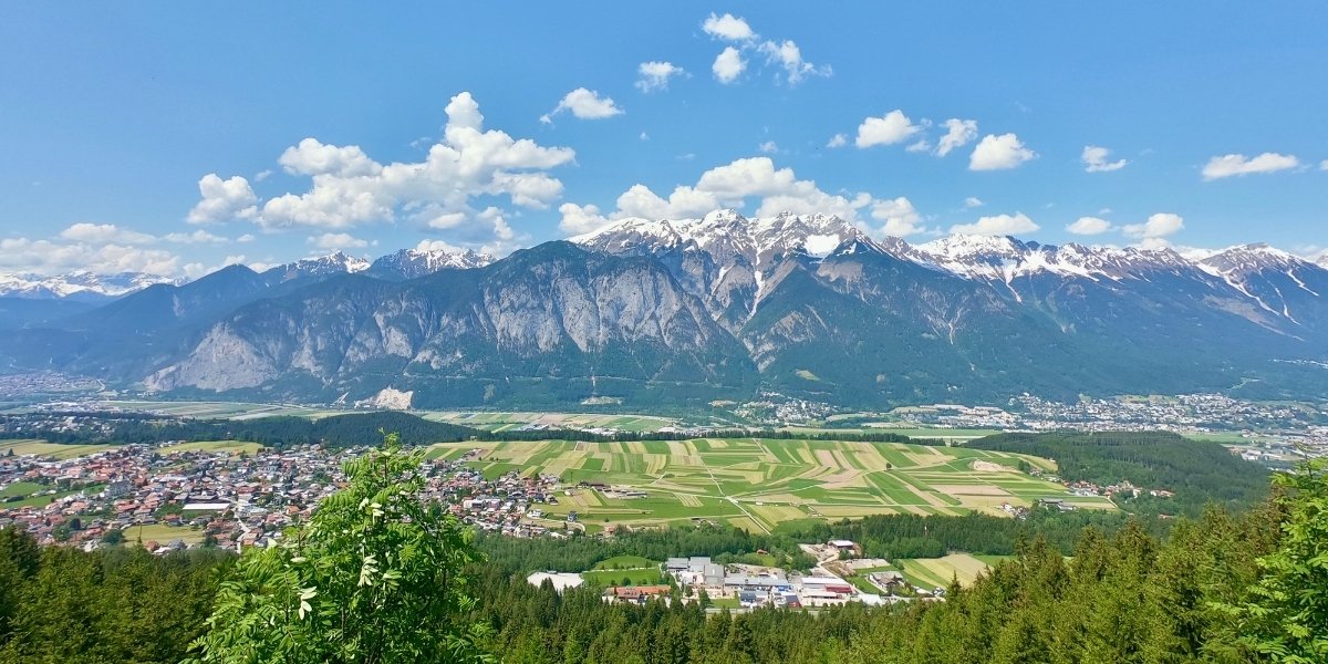 thegapdecaders's tweet photo. Visit Innsbruck in summer and you will discover a stunningly beautiful and dramatic city. The capital city of Austria’s western state of Tyrol and the fifth-largest city in Austria, Innsbruck is surrounded by awe-inspiring https://t.co/tVBnPVdV8f https://t.co/bjLDii2UUB