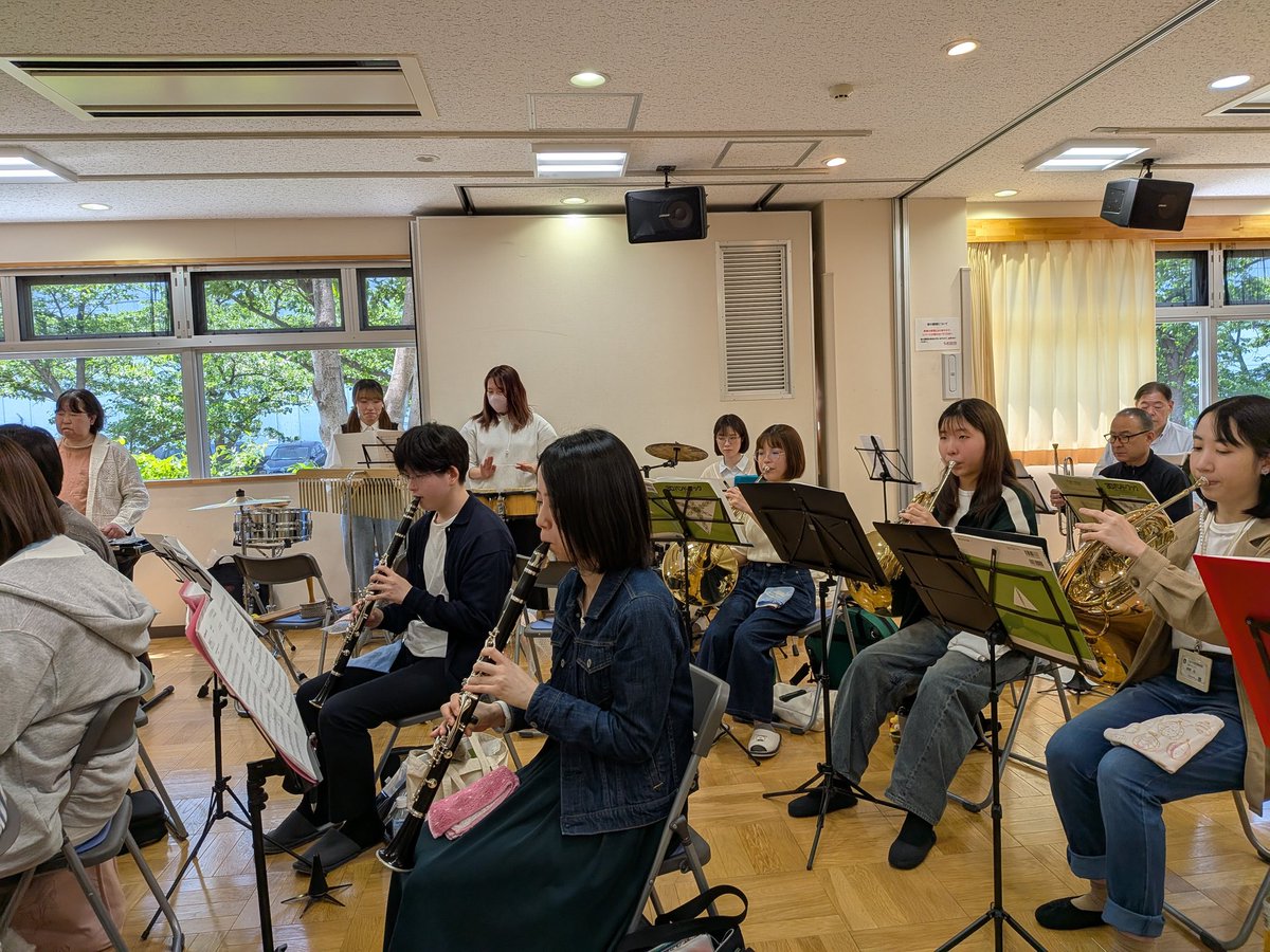 tocwo's tweet photo. 宣伝係です- ̗̀📢
5月2日(土)の全体練習は、
全曲通して、永見先生にご指導いただきました！

演奏後は、振り返って細かいところを詰めました✨
全体練習も残す所、後2回！
いい演奏をお届けできるよう、完成度を高めていきます😊

#とだ市民吹奏楽団 #tocwo
#吹奏楽 #吹奏楽団
#埼玉県戸田市 #戸田 https://t.co/Z0Y1ZonGZT