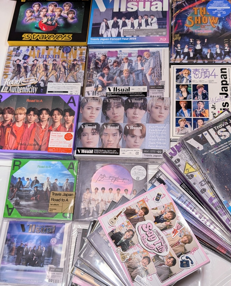 spridol's tweet photo. 【男性アイドルコーナー販売情報】
Travis Japanのディスクたくさん出します🐯
ライブ映像ディスク、CDの映像特典ディスク共にBlu-rayバージョンが多め。
※店頭での販売は5月3日（日）開店～。
同日20時以降は通販もご利用いただけます。 https://t.co/Ts0VBnY89w