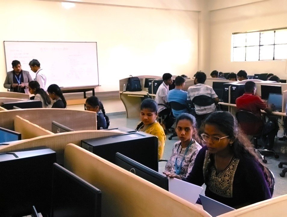 SvceBengaluru's tweet image. Empowering innovation through practical learning!
SVCE Autonomous, Bengaluru organized a workshop on “PCB Design and Fabrication for Industrial Applications” from 27 -  30, April 2026.
Expert: Kotresh Mundrugi, Tech Lead, Indian Tech Keys.
#SVCEBengaluru #IndianTechKeys #ECE #PCB