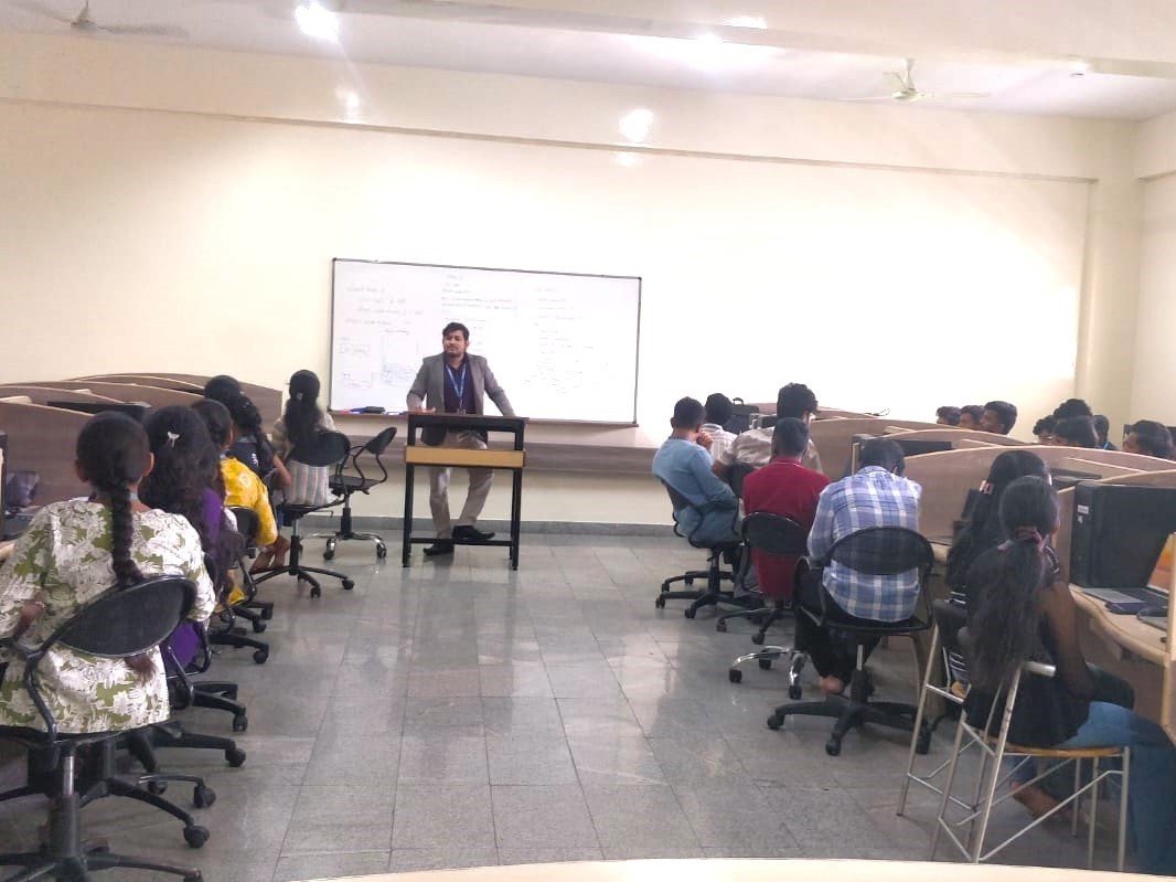 SvceBengaluru's tweet image. Empowering innovation through practical learning!
SVCE Autonomous, Bengaluru organized a workshop on “PCB Design and Fabrication for Industrial Applications” from 27 -  30, April 2026.
Expert: Kotresh Mundrugi, Tech Lead, Indian Tech Keys.
#SVCEBengaluru #IndianTechKeys #ECE #PCB