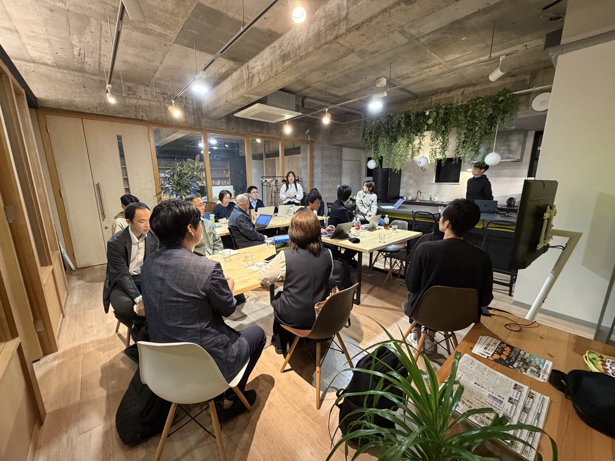 chievegy's tweet photo. Claude Code勉強会に行ってきました！
毎日AIは触っているけどそういえばAIで何かを動かすとかしていなかったな！

宮内さんの勉強会はとてもわかりやすく、半数以上が初心者でしたがみなさんステップアップされていました☺️ https://t.co/dC14Rx522Q