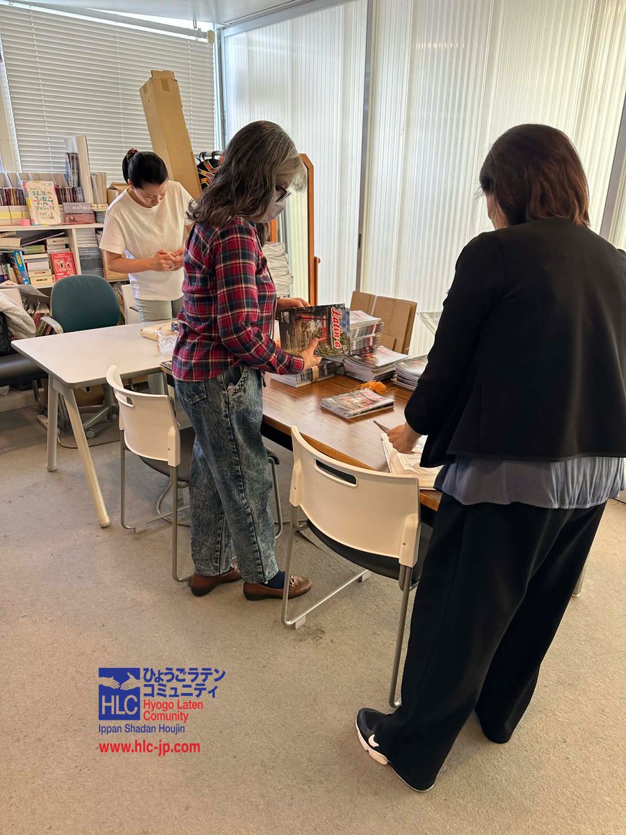 roxana_oshiro's tweet photo. El pasado lunes 27 de abril , miembros y voluntarios de ひょうごラテンコミュニティ realizaron el envío de la edición de mayo de Revista Latin-a
Ya pueden adquirirla gratuitamente en más de 400 lugares ubicados en 27 prefecturas de Japón: https://t.co/9vlw4O2hht https://t.co/EsrTr4ox7b
