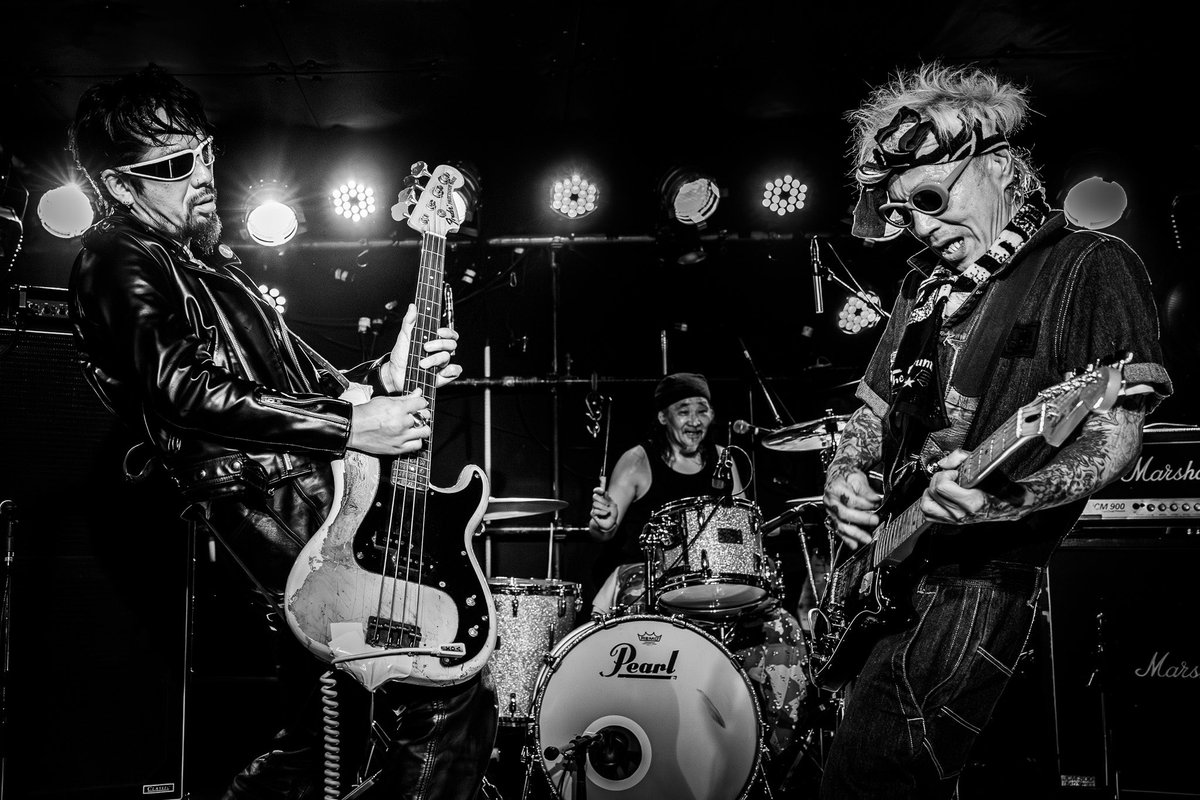 basswolfgotz's tweet photo. thank you!!!🐺🔥

5/1(fri)
高円寺SHOWBOAT
@showboat_1993

【OTONIGHT】
出演 ：
Heavy Waltz / コバントールゴッツ / NICKEY &amp; CROSS
-DJ- ISHIKAWA

📷by @ARBKIDS https://t.co/aL5yfDRNwG