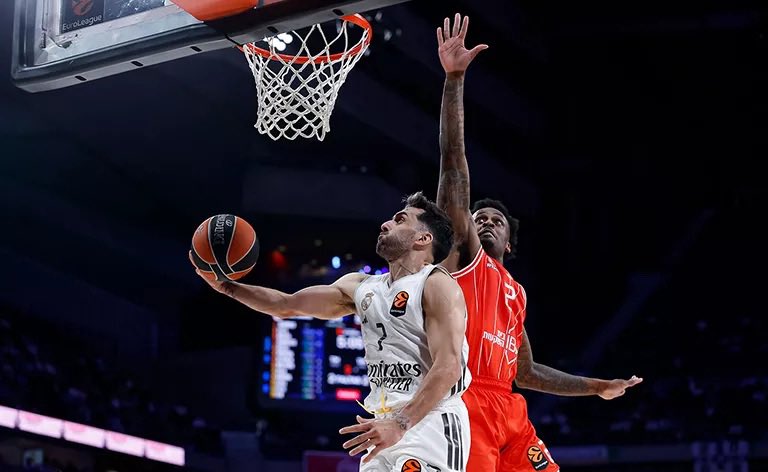 Aplastante victoria del <a href="/RMBaloncesto/">Real Madrid Basket</a> que coloca el 2-0 en la eliminatoria frente a <a href="/HapoelTLVBC/">Hapoel Tel Aviv BC</a> en un partido donde los blancos anotaron 62 puntos en la segunda mitad y dieron todo un espectáculo a sus aficionados. Te lo contamos en <a href="/poblafm/">PoblaFM</a> poblafm.com/baloncesto/rea…