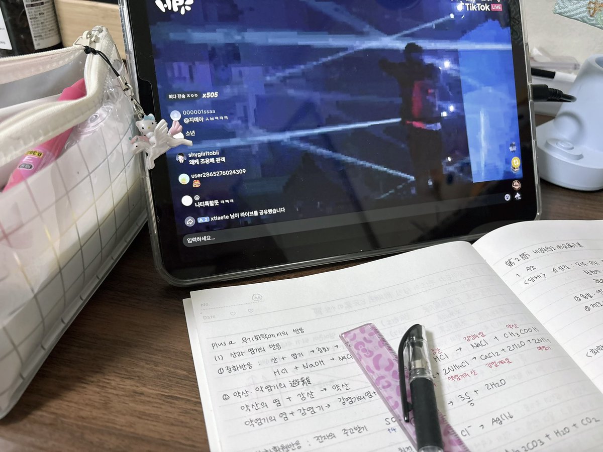 연이 tweet media