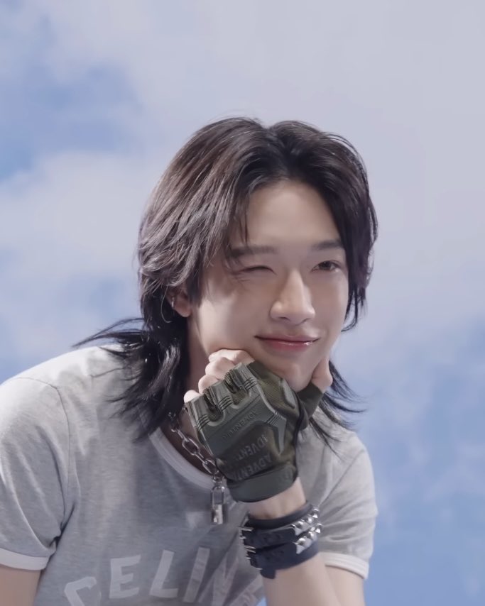 æ ชริ tweet media