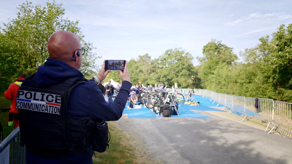 PoliceNat_36's tweet photo. 📸 Derrière chaque image, une histoire vraie.
À l'ULTRA des FSI, la com' était là — objectif braqué sur ceux qui donnent tout, même hors service.
350 femmes et hommes. Un seul engagement. Mille visages à montrer.
#PoliceNationale #UltraFSI #Indre https://t.co/p3jjnmOFJp