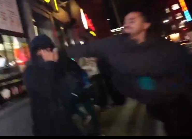 ExcusesOG69's tweet photo. dude got to taste that FIST OF JUSTICE 🔥 https://t.co/mEnFJTiaLg
