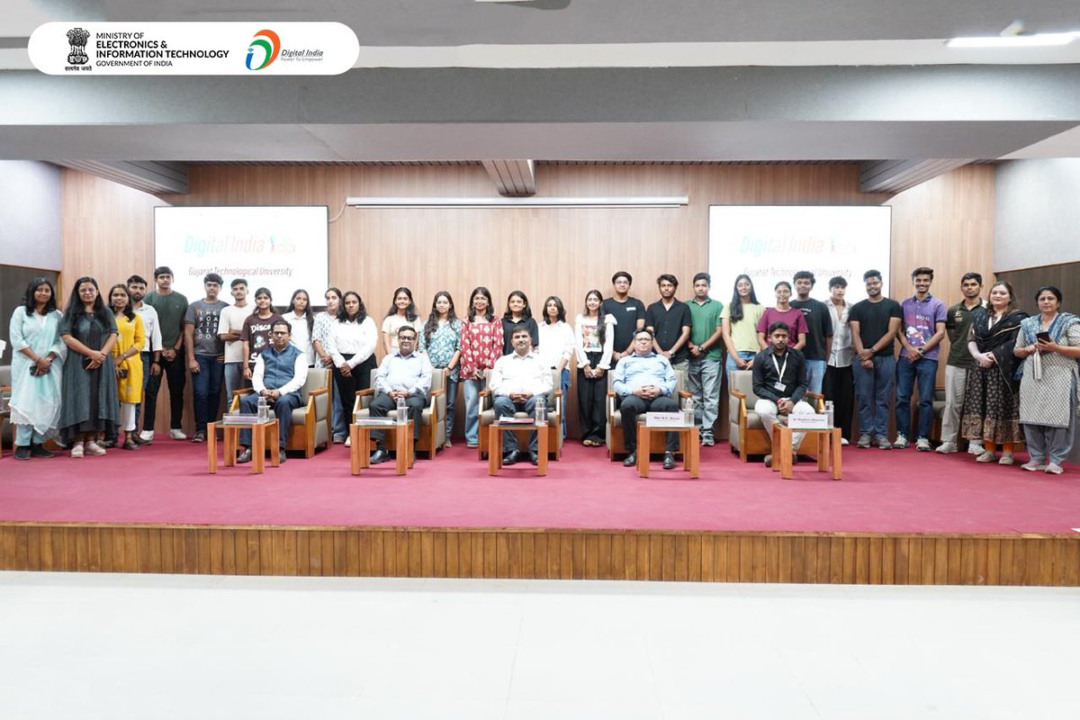 GoI_MeitY's tweet image. Student interactions sparked engaging conversations focused on the real-world impact of digital platforms. 
#DigitalIndia #Gujarat #YouthForDigitalIndia #Innovation #DigitalFuture @gtuoffice