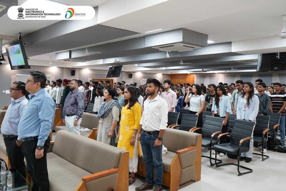 GoI_MeitY's tweet image. Student interactions sparked engaging conversations focused on the real-world impact of digital platforms. 
#DigitalIndia #Gujarat #YouthForDigitalIndia #Innovation #DigitalFuture @gtuoffice