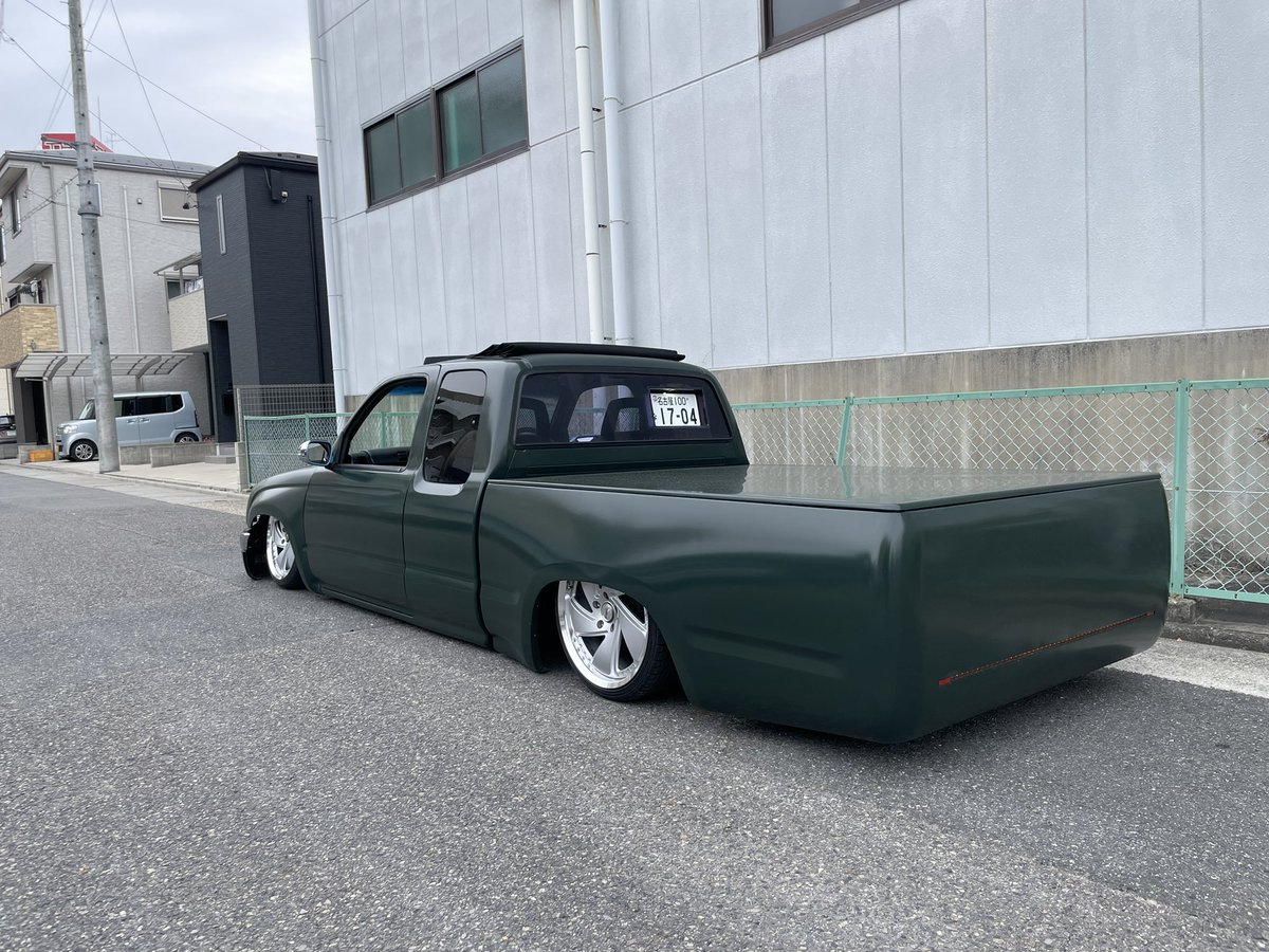 ae100_199666's tweet photo. みずきくんのハイラックスを譲ってもらい色とホイール変えました

色はオリジナルで
ホイールはカービング インゴルシュタルト
です https://t.co/dPKSdHVxmp