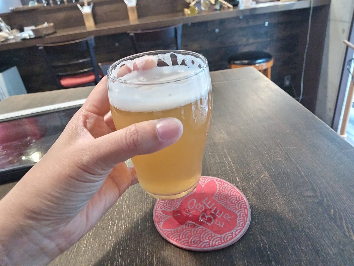 weiss1229's tweet photo. せっかくだから神戸ビール(ヘイジー)と六甲ビール(セゾン)も
🍺( '-'🍺 )
苦味少なめあっさりで飲みやすい!
セゾンは一昨年か三年前のメリケンフェスのキッチンカーで飲んだことあるやつかな~多分。
好みではグレフル風味のヘイジーに軍杯!
#STARBOARD
#beer
#三ノ宮 https://t.co/3A0vkFGomv