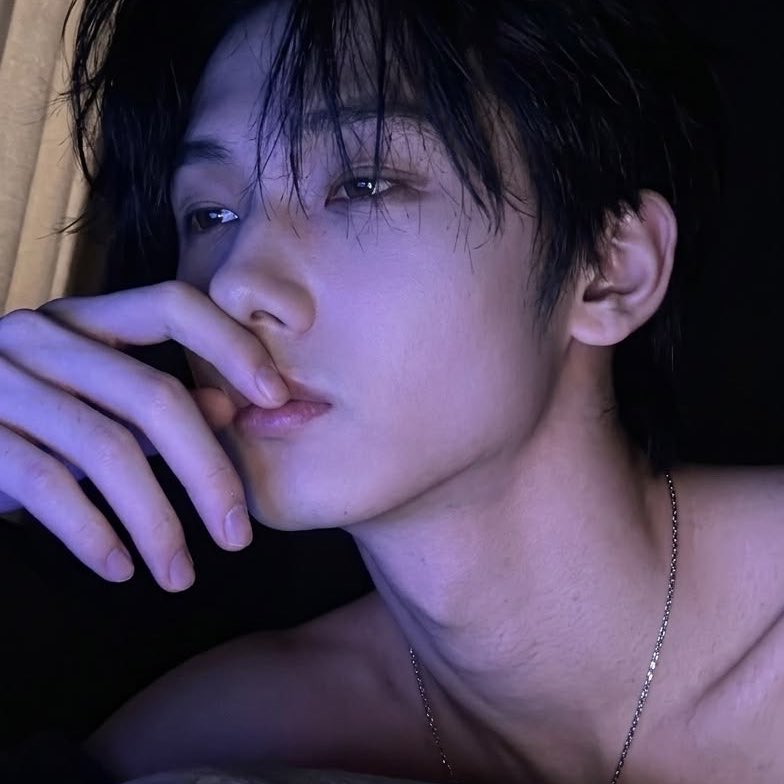 박 Jisung. tweet media