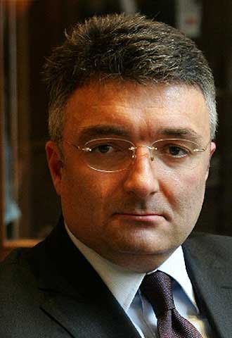 Mico_Vlahovic's tweet photo. Crnogorski mip, maj 2006.
Obnova crnogorske nezavisnosti je bila istorijsko pregnuće i poduhvat. Uzaludni su velikosrpski nacionalnostički pokušaji da se taj proces i odluka građana dezavuišu. 
Pobjedu crnogorske diplomatije, na čelu sa Milom Đukanovićem, niko ne može poništiti. https://t.co/cYxphH4bVr