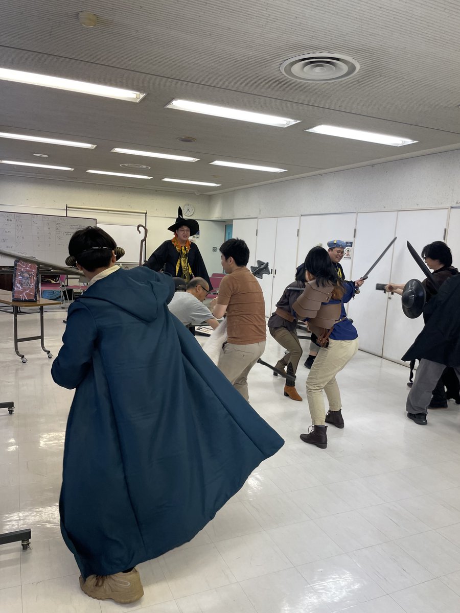 LARP_Laymun's tweet photo. カムガヤーはついにお縄に!巨大なゴーレムを打ち倒し、冒険者たちは凱旋となりました!
#laymun https://t.co/t2w7YVhZqY
