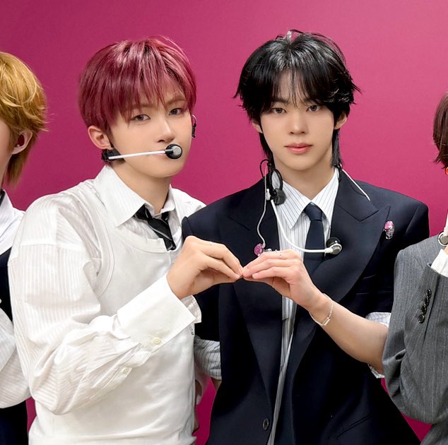 choksoodan's tweet photo. oh i’m sorry i don’t think that pose means ribbon… https://t.co/6a3lKrAall