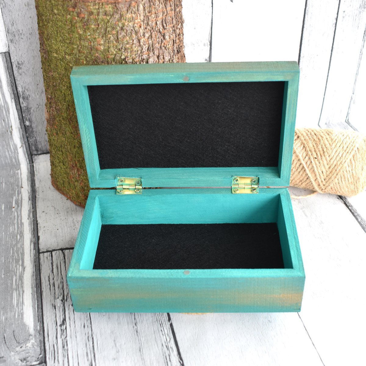 ukSarahDesigns's tweet photo. Another addition to my #folksy shop today :-) The dragon house box. Wood slice trinket chest. - Folksy https://t.co/tv8HxE5YMs #newonfolksy #Dragons https://t.co/rbXQsJcca1