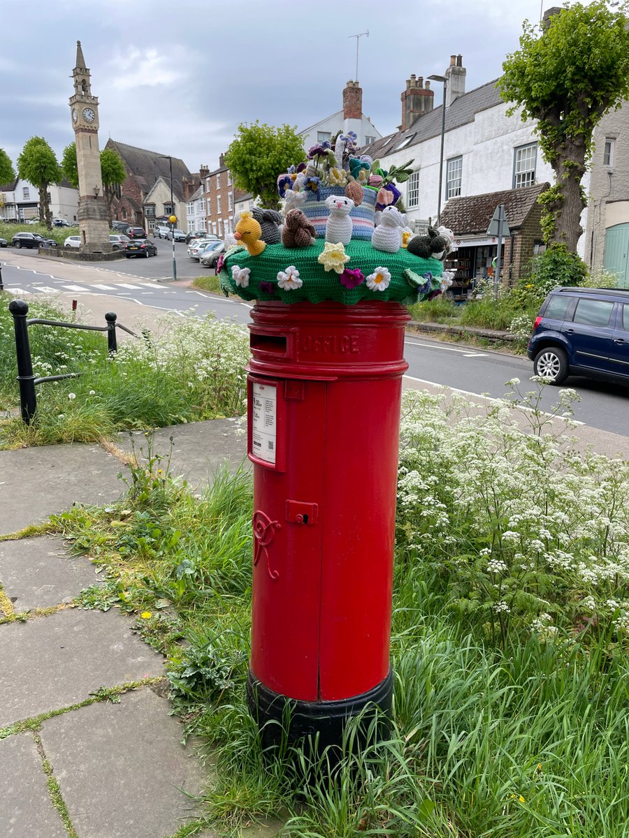 MeredithCatrin's tweet photo. A riot of spring flowers in Newnham on Severn for #PostboxSaturday. https://t.co/lNwhnAG4le