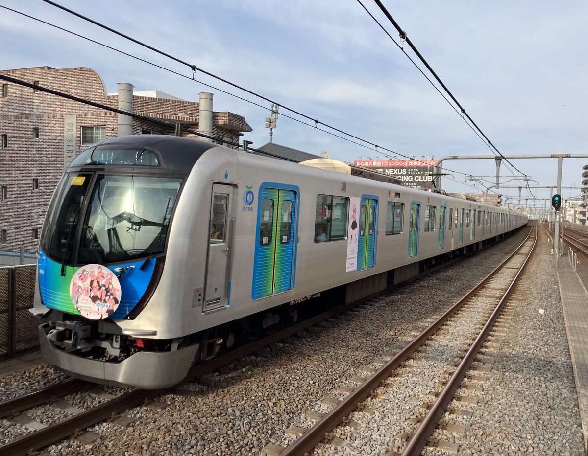 中村橋駅にて 西武40000系 40155編成 蓮ノ空ラッピング車