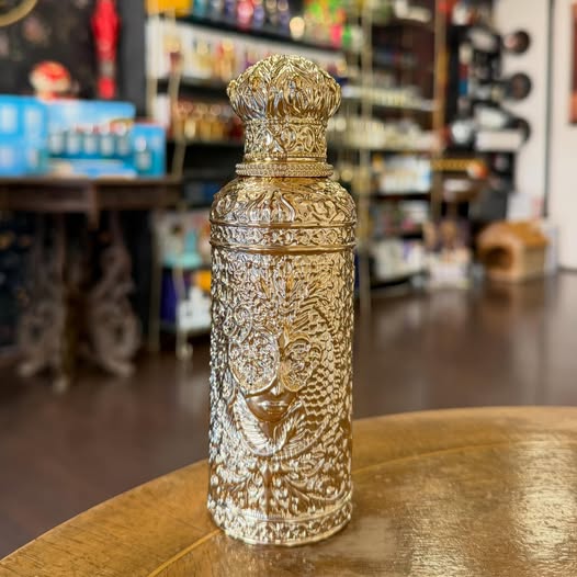 rosinaperfumery's tweet photo. ALEXANDRE.J
SWEET ENIGMA 📷
A Golden Masterpiece
Notes
Head Notes: Pistachio, Strawberry
Heart Notes: Date, Tonka Bean
Base Notes: Toasted Sesame, Benzoin, Saffron
#sweetenigma #alexandrej #rosinaperfumery #nicheperfumes https://t.co/tFfU0ctMzH
