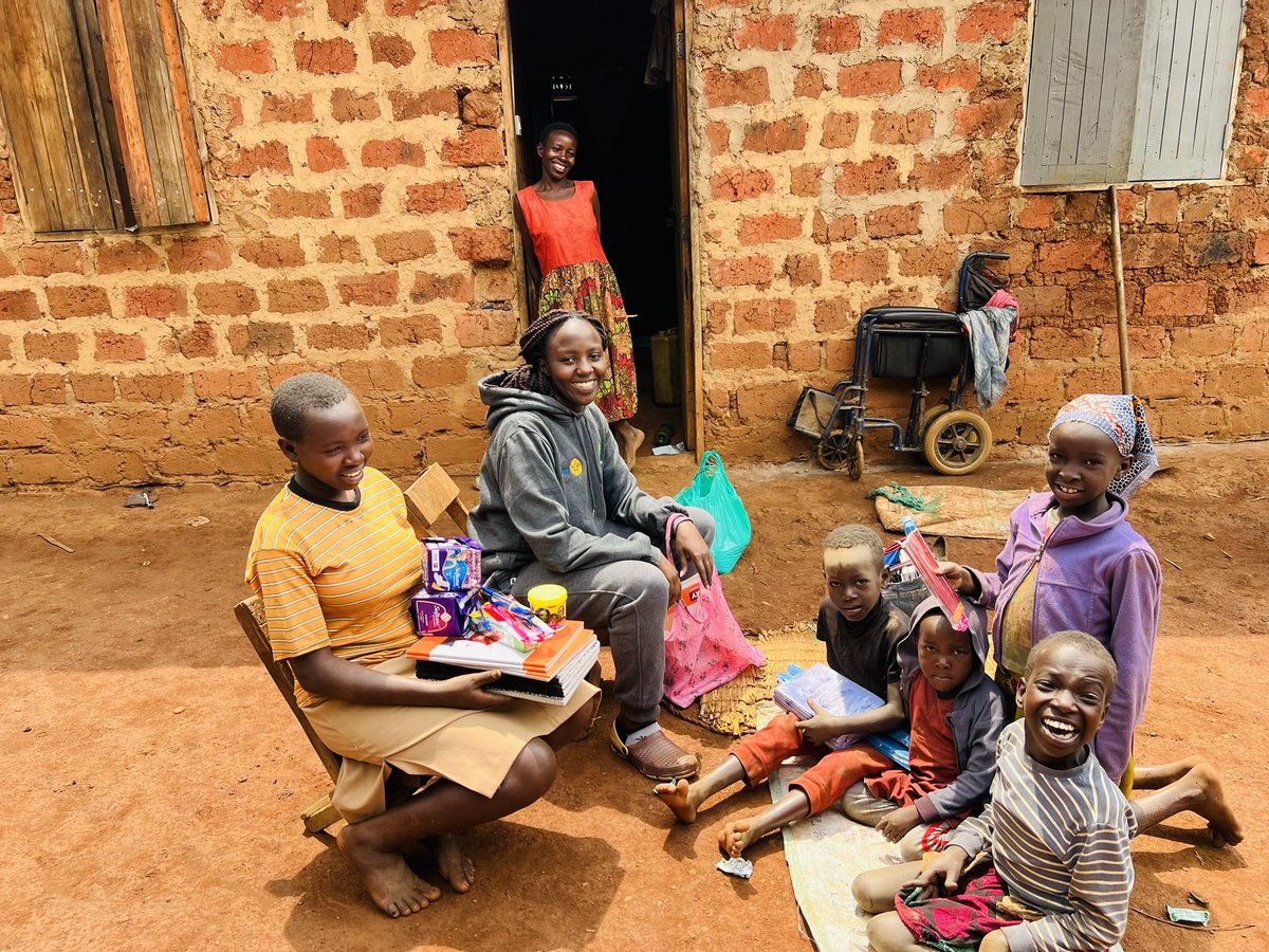 DisabilitySign's tweet photo. DSW Supports all children in the family not just a child with a disability when returning to school . This promotes equality, appreciation, &amp; inclusion. It helps ensure the child with a disability is treated like any other child, while strengthening love &amp; bonding among siblings. https://t.co/Jjwtjvr7G4