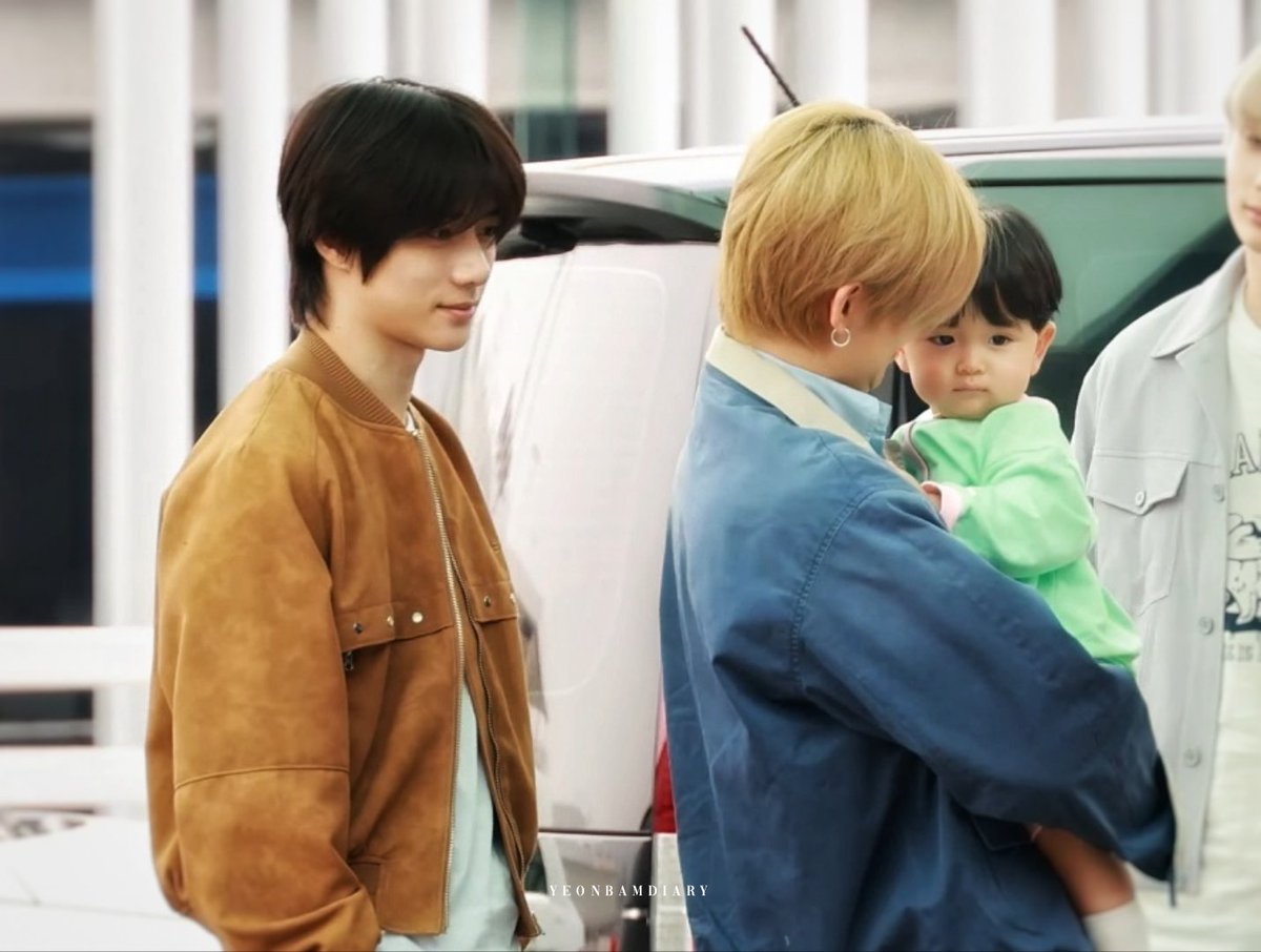 yeonbamdiary's tweet photo. 260502 ICN

🦊🧸🐥

#YEONJUN #연준 
#BEOMGYU #범규
#쭈뀨미즈 #연밤 https://t.co/CYgd3Pt1hn