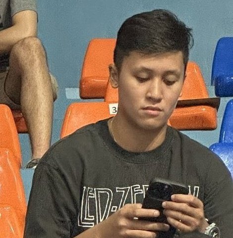 me habang nanonood ng ust vs nu and hoping na parehas sila matalo para dlsu vs dlsu sa finals