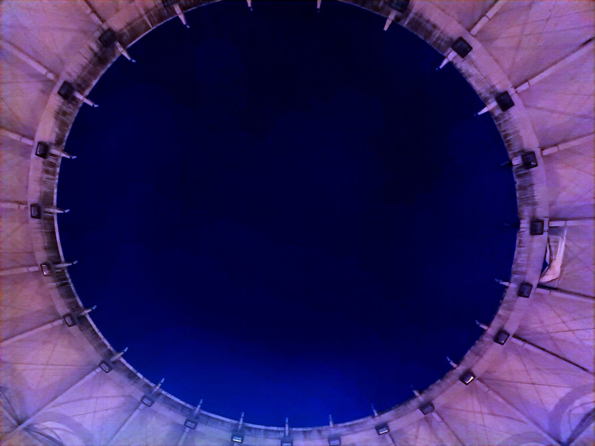 Tuautemmightred's tweet photo. Le Ciel lui tombe sur la Tête https://t.co/VLH2WvZVoU