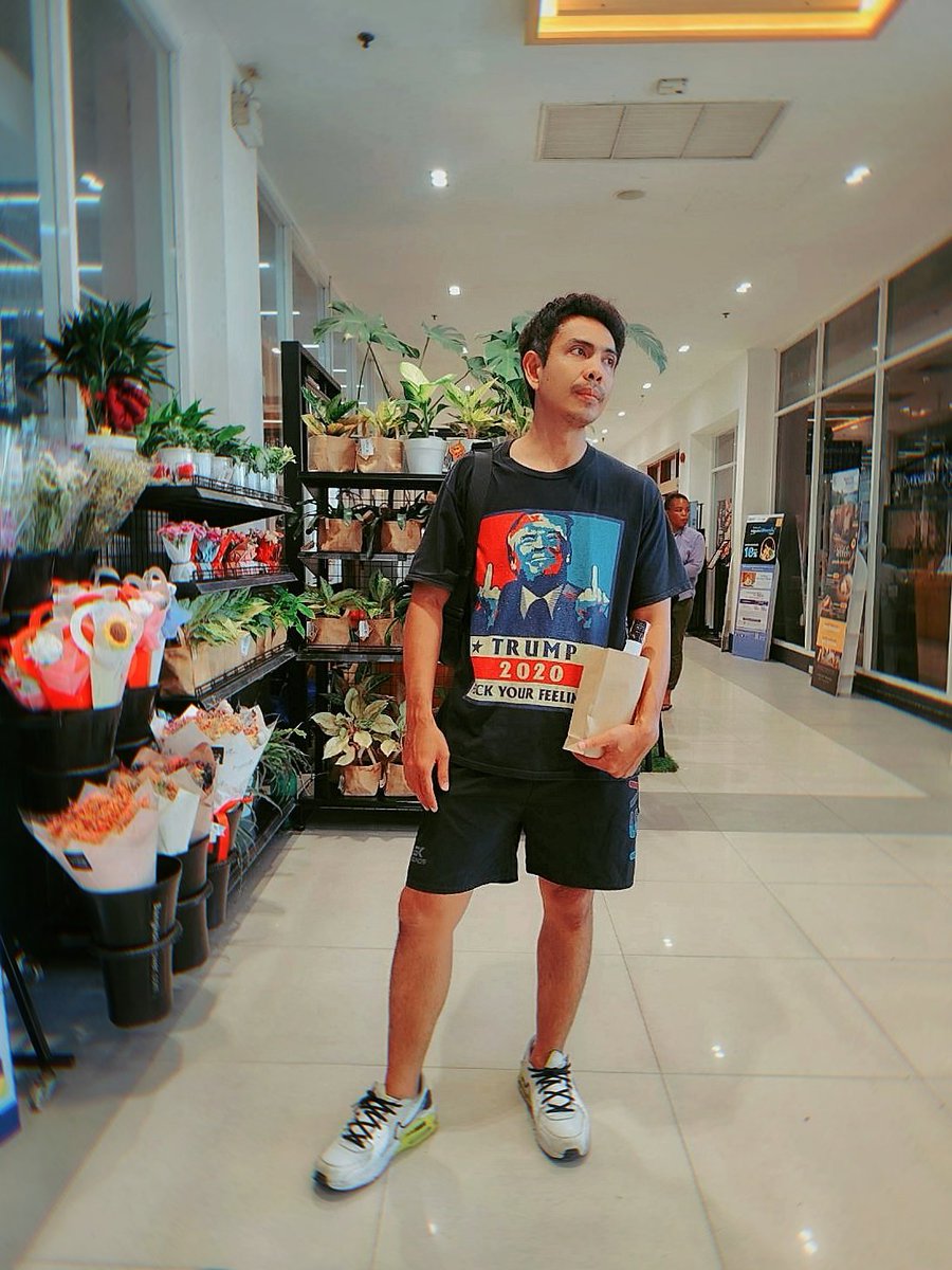 SarunRuamyard's tweet photo. “ คนที่ทิ้งเราไว้กลางทะเล
  ไม่มีสิทธิ์ที่จะรู้ว่าเราขึ้นฝั่งมาได้ยังไง ” 🥀 https://t.co/ZektnYN5YX