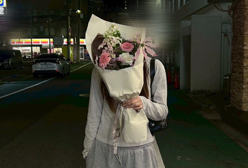 にん tweet media