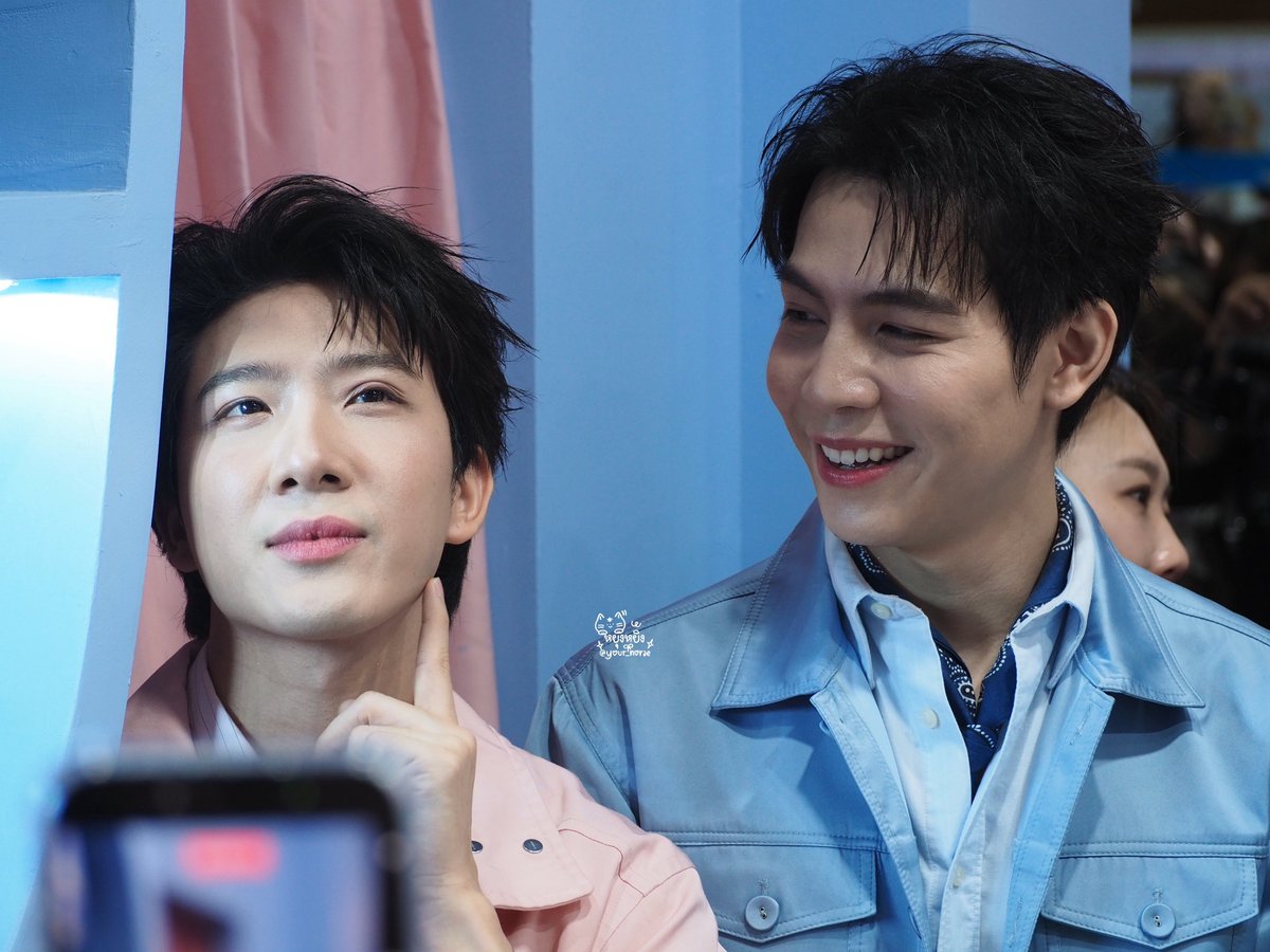 your_norae's tweet photo. นายคนนั้นทำไมยังอยู่เฉยอีกกก 🫣
@Firstkpp @myktnw 

FirstKhaotung Presenter MomChoice

#FirstTimeWithFirstKhaotungXMomChoice #FirstKhaotung https://t.co/1YasuTiGDy