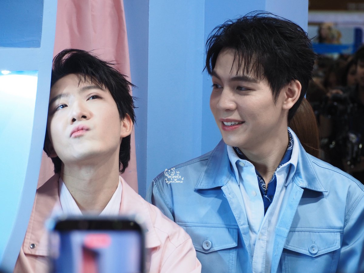 your_norae's tweet photo. นายคนนั้นทำไมยังอยู่เฉยอีกกก 🫣
@Firstkpp @myktnw 

FirstKhaotung Presenter MomChoice

#FirstTimeWithFirstKhaotungXMomChoice #FirstKhaotung https://t.co/1YasuTiGDy