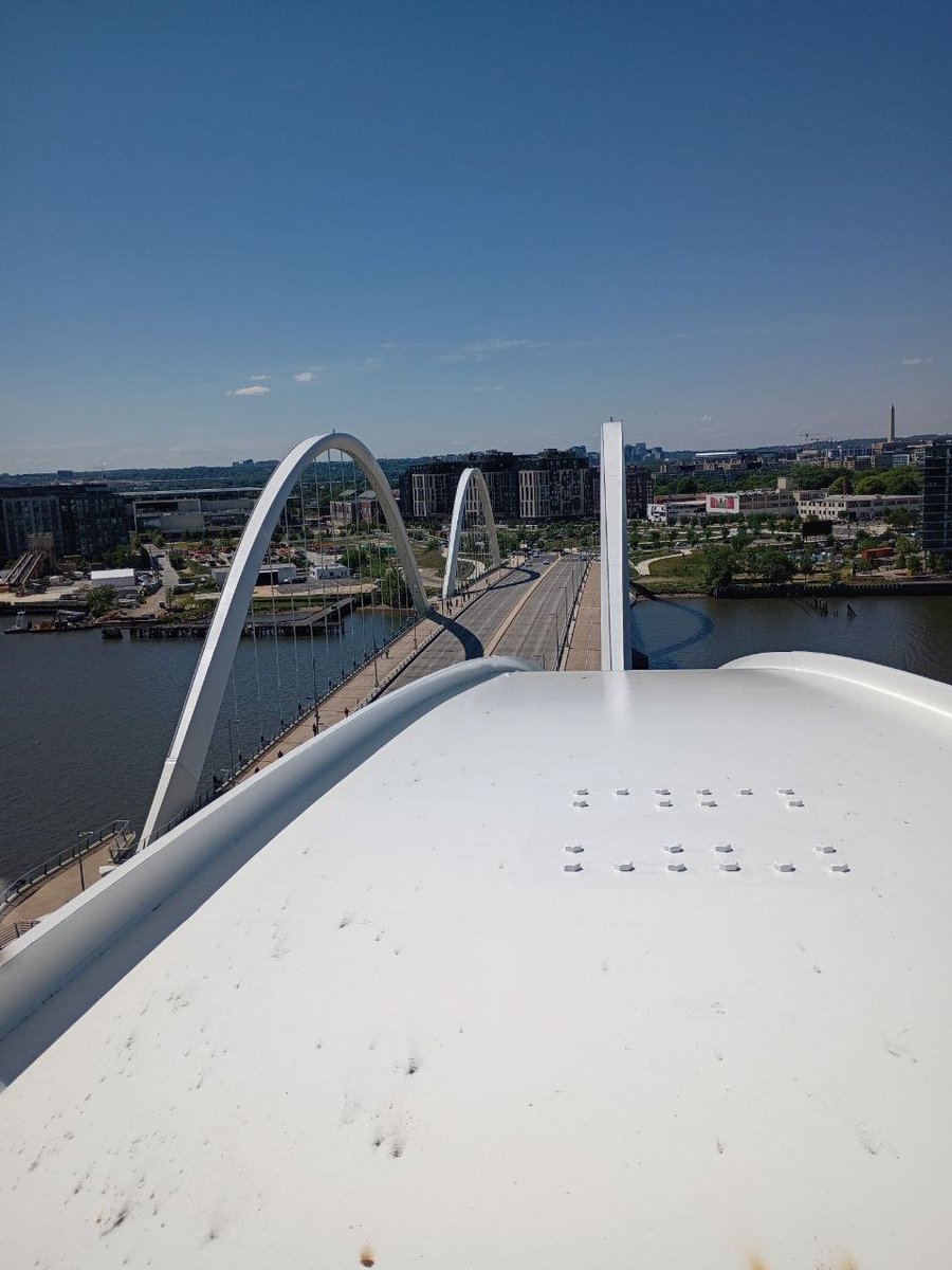 VoiceofCanary's tweet photo. 🇺🇸⚡️🇮🇷 ‘I refuse to be complicit.’ — Guido Reichstadter, 45-year-old activist occupies the top of DC’s Frederick Douglass Memorial Bridge to protest the war on Iran.#NoWarOnIran
#RefuseToBeComplicit
#ActivistOverBridge
#StandWithGuido
#DCProtest
#StopTheWarOnIran https://t.co/Ogoe3zIp6P