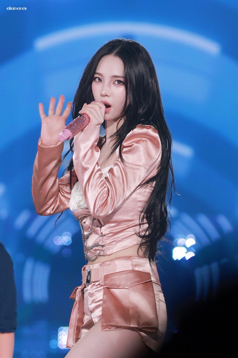 diamonds__411's tweet photo. 260411｜💗💗💗
#aespa #aspa #에스파 #KARINA #카리나 https://t.co/fIAX7t6frl