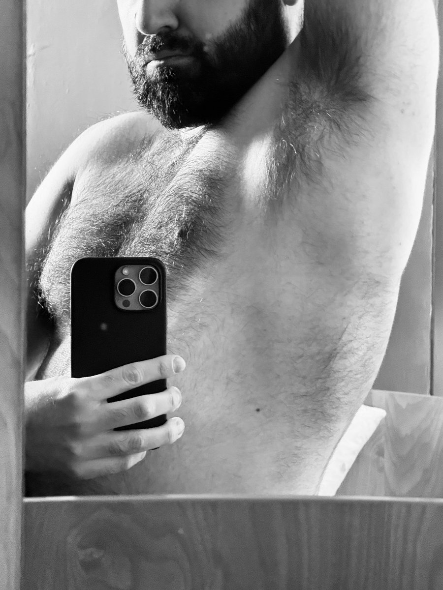 HairyHunk tweet media