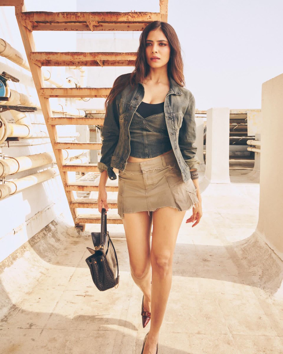 Weekendvibes_'s tweet image. Malavika Mohanan 🖤

#Malavika #MalavikaMohanan