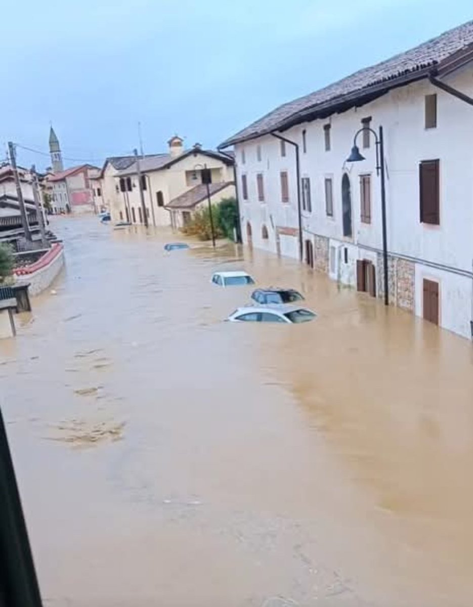 Adornodb's tweet photo. Si avvicinano le elezioni politiche.....
RICOMINCIANO LE TELEVENDITE....
PER INIZIARE CI SONO IN BALLO.....!!!!
100.000  NUOVE CASE...
CHI OFFRE DI PIÙ....!!!??? https://t.co/lgCcD9i4oP