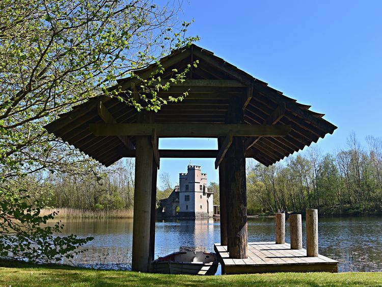 welovedonegal's tweet photo. Thursday's #WhereInDonegal
from #WeLoveDonegal ๐๐
Was the stunningly beautiful Oakfield Park, @Oakfield_Park
Very well worth a visit, so much to see & the friendliest, most helpful staff you could wish for.
It's pet-friendly too.
#Raphoe
#Donegal . https://t.co/F0rz8EDKbN