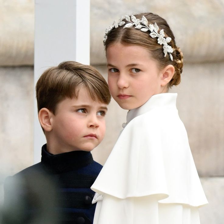 royal_diaries's tweet photo. Princess Charlotte &amp; Prince Louis 💕👑 https://t.co/9ckmVU3K8F