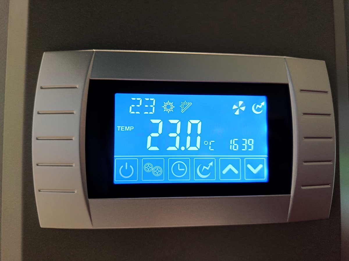 Shani_Electrics's tweet image. This Client will now enjoy Hot water on the demand

Heat Pump (new in the market) rated 2kw max heating 300l and can be remotely monitored and controlled. 

Installed and commissioned.
#GoGreen.
