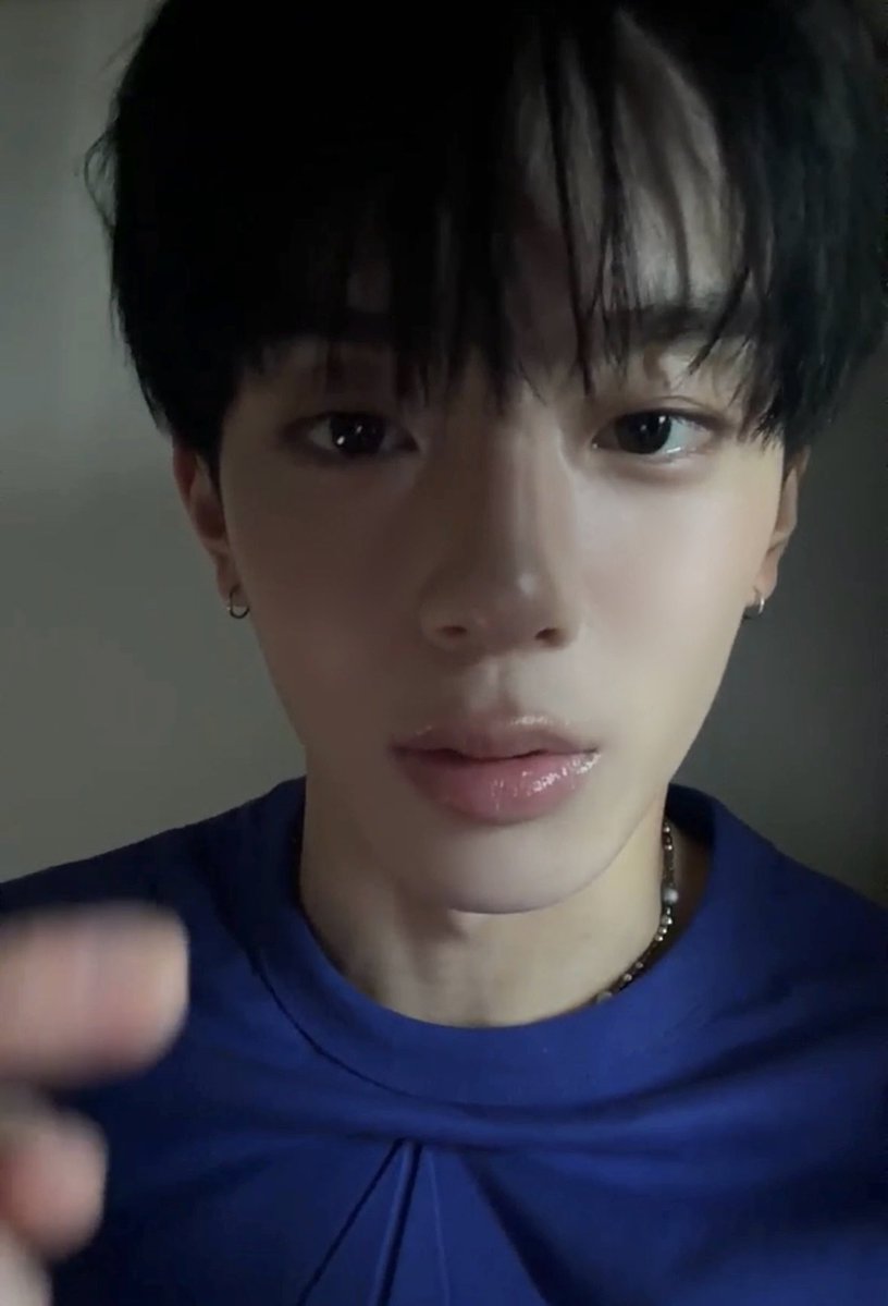 티 tweet media