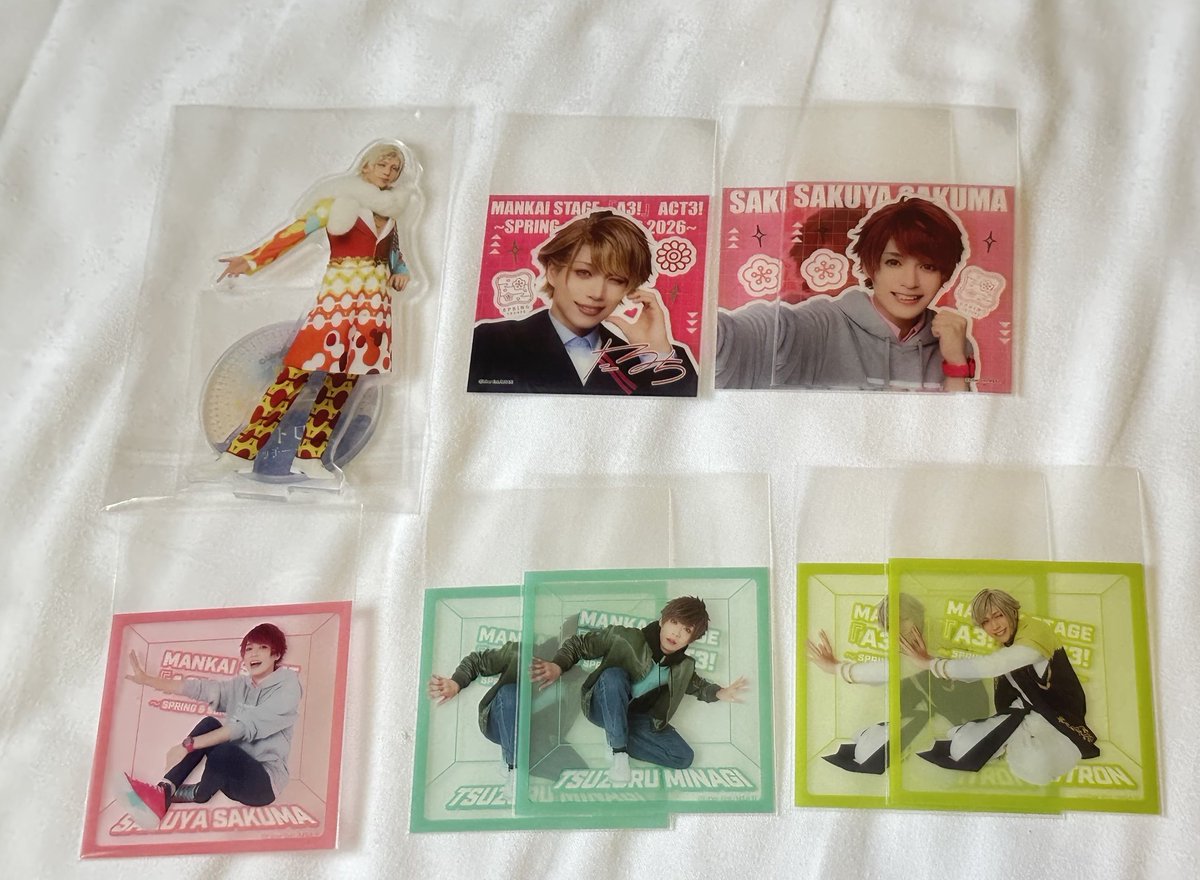3___snkk's tweet photo. @yuncham_0621 はじめまして、検索から失礼いたします。
当方写真のものを所持しておりますが、ご希望のものと御相手様お持ちのブロマイド真澄2、三角2、一成（アップ）、スクエア真澄2、三角、一成、円と9:9の交換は可能でしょうか？
何卒ご検討のほどよろしくお願いいたします。（天馬アップは1のみ所持） https://t.co/GopZBj3XTQ