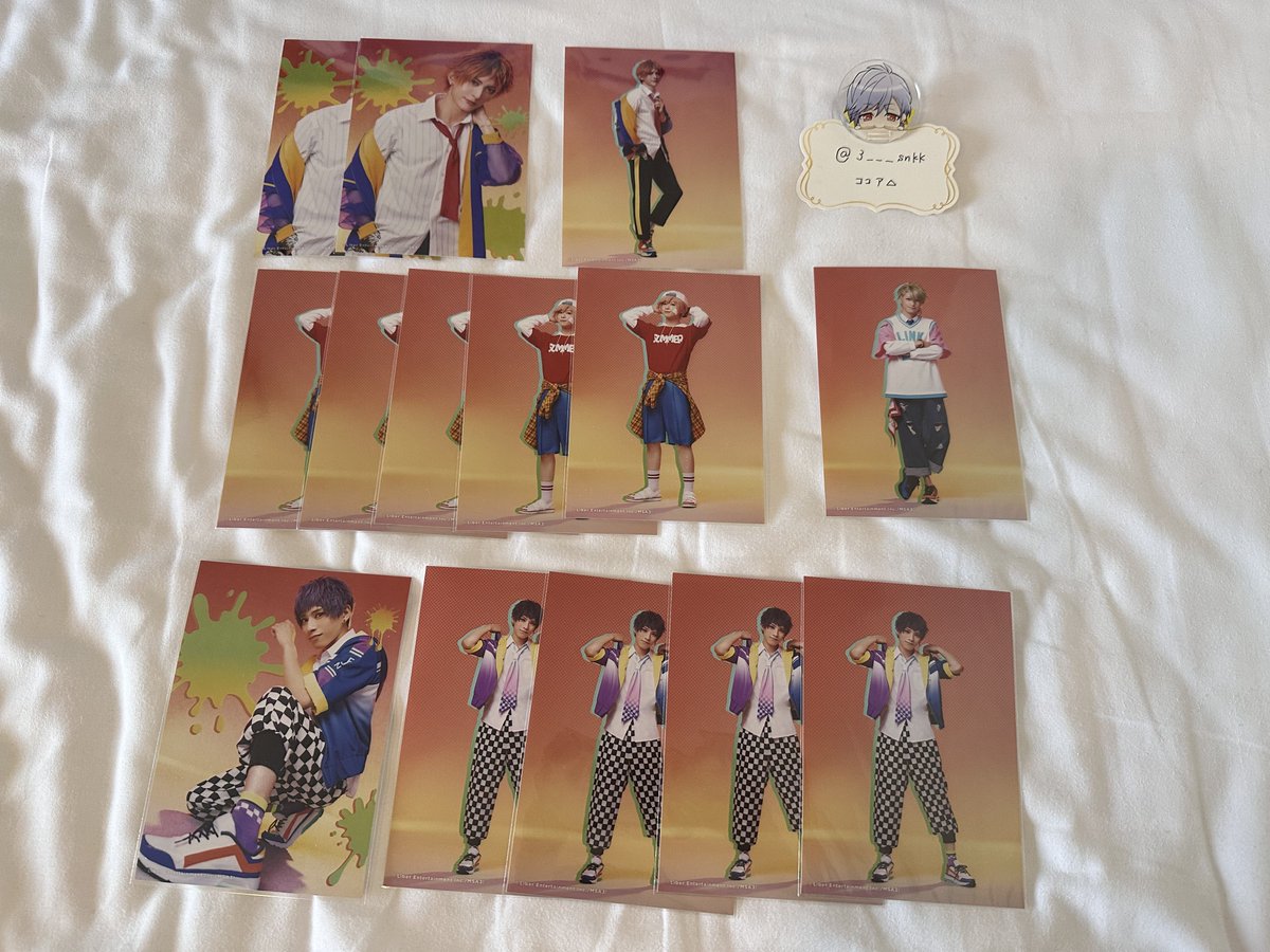 3___snkk's tweet photo. @yuncham_0621 はじめまして、検索から失礼いたします。
当方写真のものを所持しておりますが、ご希望のものと御相手様お持ちのブロマイド真澄2、三角2、一成（アップ）、スクエア真澄2、三角、一成、円と9:9の交換は可能でしょうか？
何卒ご検討のほどよろしくお願いいたします。（天馬アップは1のみ所持） https://t.co/GopZBj3XTQ