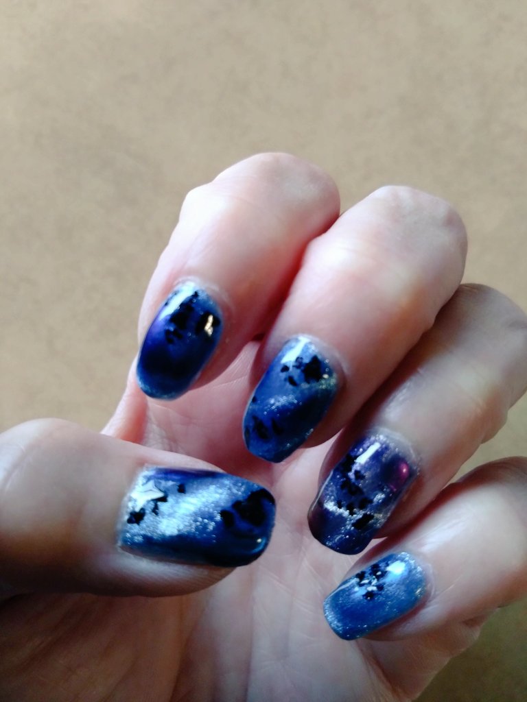 kiyo_VELVET's tweet image. GWネイル第１弾✨

ネモフィラが咲き誇る季節なんでブルーのマグネットネイル。

#nail #selfnail #nailart 
#ネイル #ネイルアート #セルフネイル