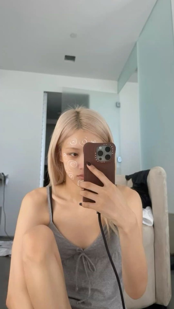 whoreforrosie's tweet photo. Missing random selfies 🫠 https://t.co/yIxwqanq4W