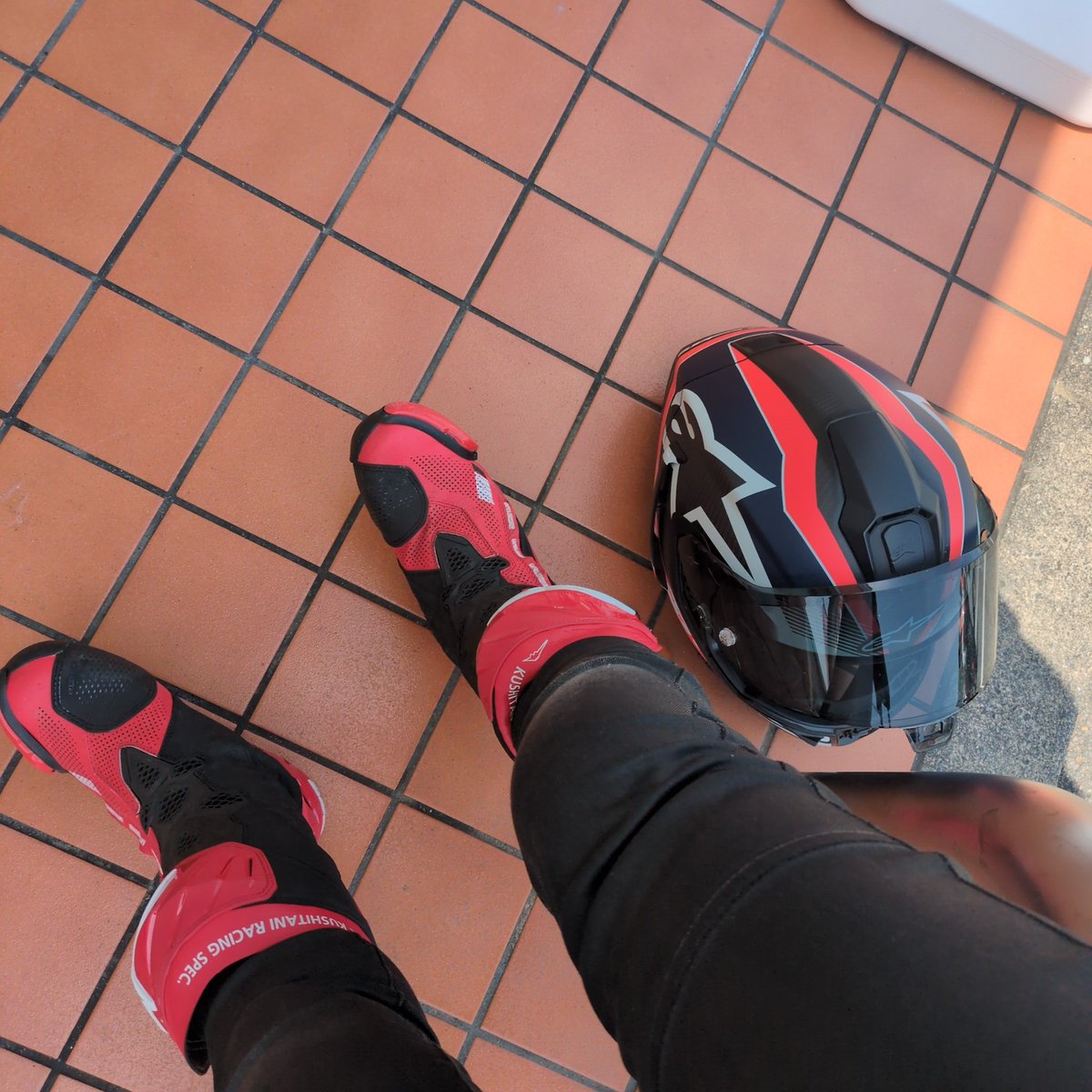repnatsu's tweet image. さてと🏍
いい天気やし暖かいなぁ
ツーリング行かれる方ご安全に🏍🏍🏍🏍
 #レプソル
 #レプソルカラーのバイク乗り
 #CBR
 #ひまわりスマイル