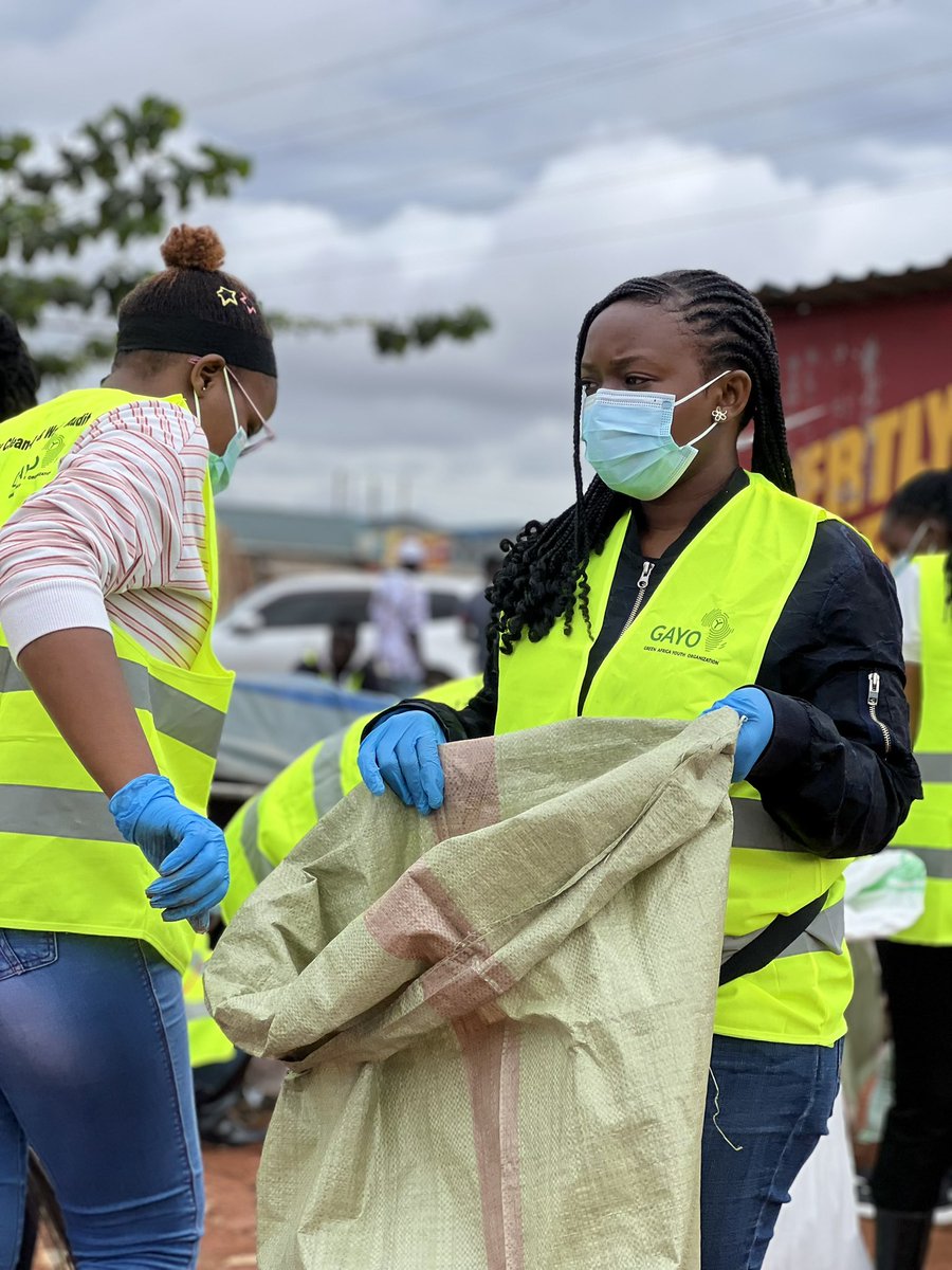 GayoUganda's tweet photo. Today in Luzira, Kampala—the movement continues!

@Makerere &amp; @kyambogou @GAYOUgECCC lead a #CommunityCleanup &amp; #WasteAudit, turning action into data for real change.

From #CampusToCommunity, youth are driving #ClimateAction &amp; a #CircularEconomy. https://t.co/4wUtgdIjKb